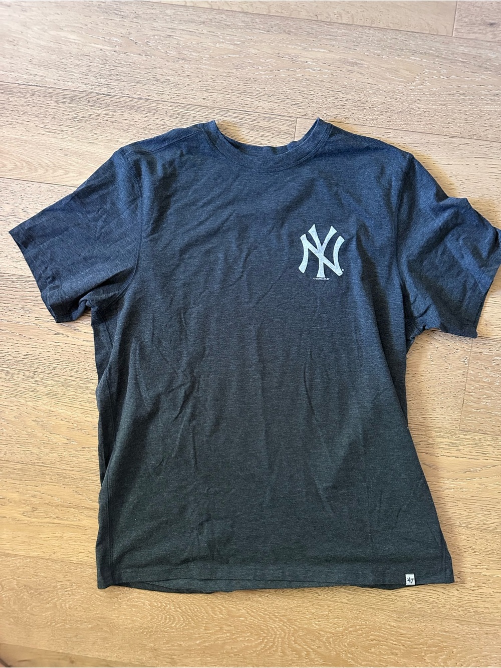 47 Brand Charcoal Blue NY Yankees Logo Short Sleeve Tee